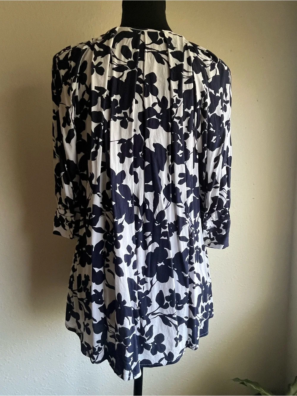 LOFT White Blouse with Navy Floral V-Neck Puff Sleeves